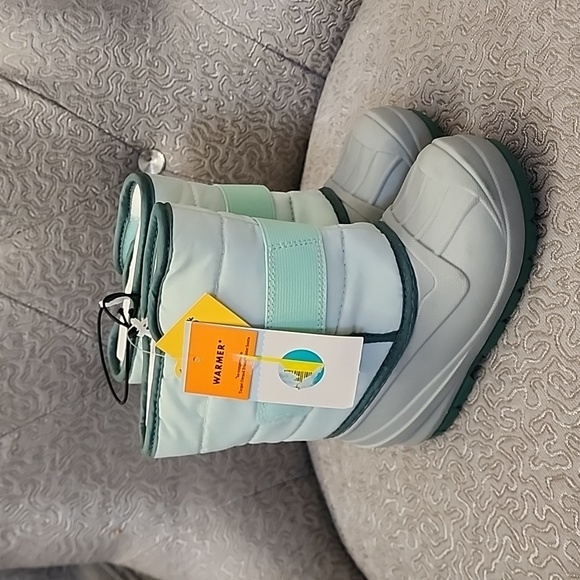 Cat & Jack Warm Waterproof Winter Boots, NWT, Size Little Kids 8 - Picture 1 of 8